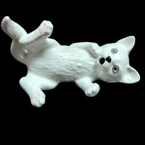 RARE? Vintage PAT'S CRITTERS White Cat Kitten Lying Down Figurine 7.5" Long